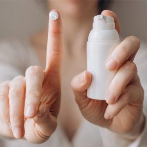 راهکارهای مراقبت از پوست دست - جهان مو